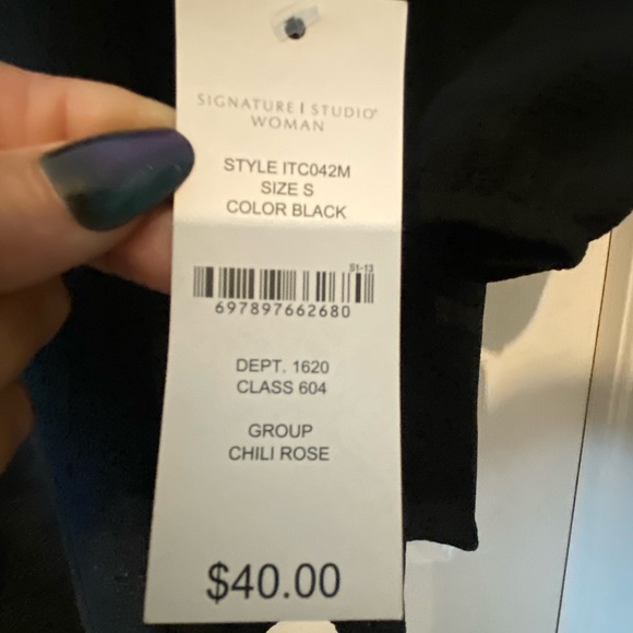 NWT Signature Studio black top V-neck cutout & embroidered collar 3/4 sleeve M - Picture 3 of 9